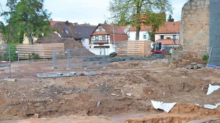 Sockel und Fundament des Turms: Im Erdgeschoss muss sich das Verlies befunden haben.  Foto: Bernhard Panzer