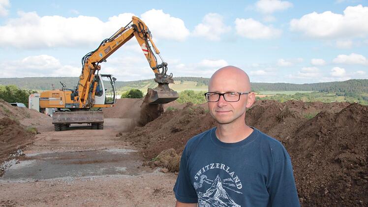 Grabungsleiter Marcel Günther beaufsichtigte die archäologische Untersuchung bei Langendorf. Foto: Archiv/Ralf Ruppert