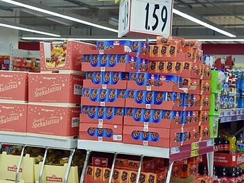 Der Handel hat, kaum dass die Freibäder geschlossen sind, bereits auf Weihnachten umgestellt. Lebkuchen und Spekulatius bevölkern landauf, landab die Regale. Foto: Jens Kalaene/dpa