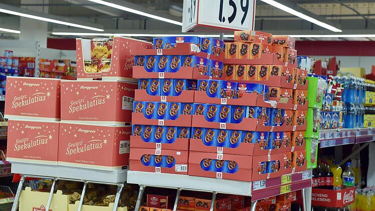 Der Handel hat, kaum dass die Freibäder geschlossen sind, bereits auf Weihnachten umgestellt. Lebkuchen und Spekulatius bevölkern landauf, landab die Regale. Foto: Jens Kalaene/dpa