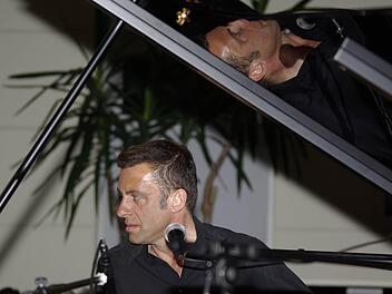 Pianist und Comedian Martin Schmitt (Foto) verknüpft den Blues mit seinem bayerischen Heimatdialekt.  Foto: Winfried Ehling