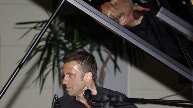 Pianist und Comedian Martin Schmitt (Foto) verknüpft den Blues mit seinem bayerischen Heimatdialekt.  Foto: Winfried Ehling