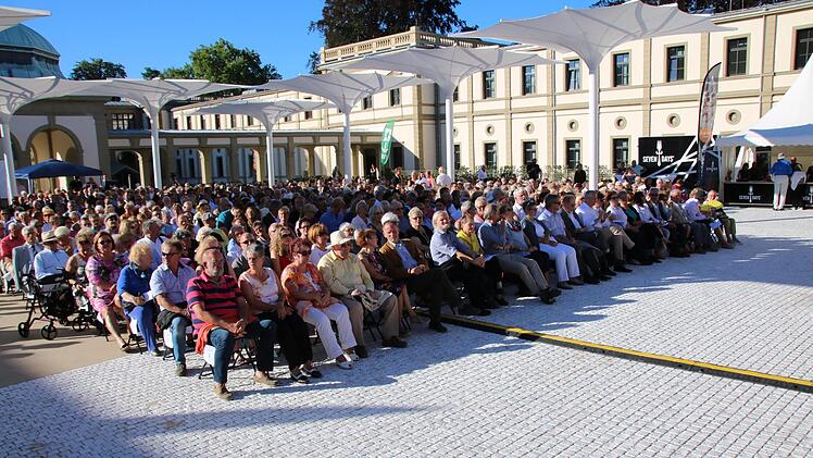 Eine Premiere erlebten knapp tausend Besucher des ersten Open-Air-Konzertes im Innenhof des Luitpoldbades. Foto: Ralf Ruppert
