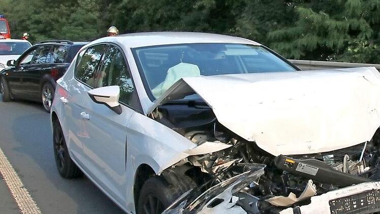 Ein junger Mann setzte im Juni 2019 auf der Nordumgehung zu einem riskanten &Uuml;berholman&ouml;ver an. Das ging prompt schief. Jetzt wurde er zu einer hohen Geldstrafe verurteilt.