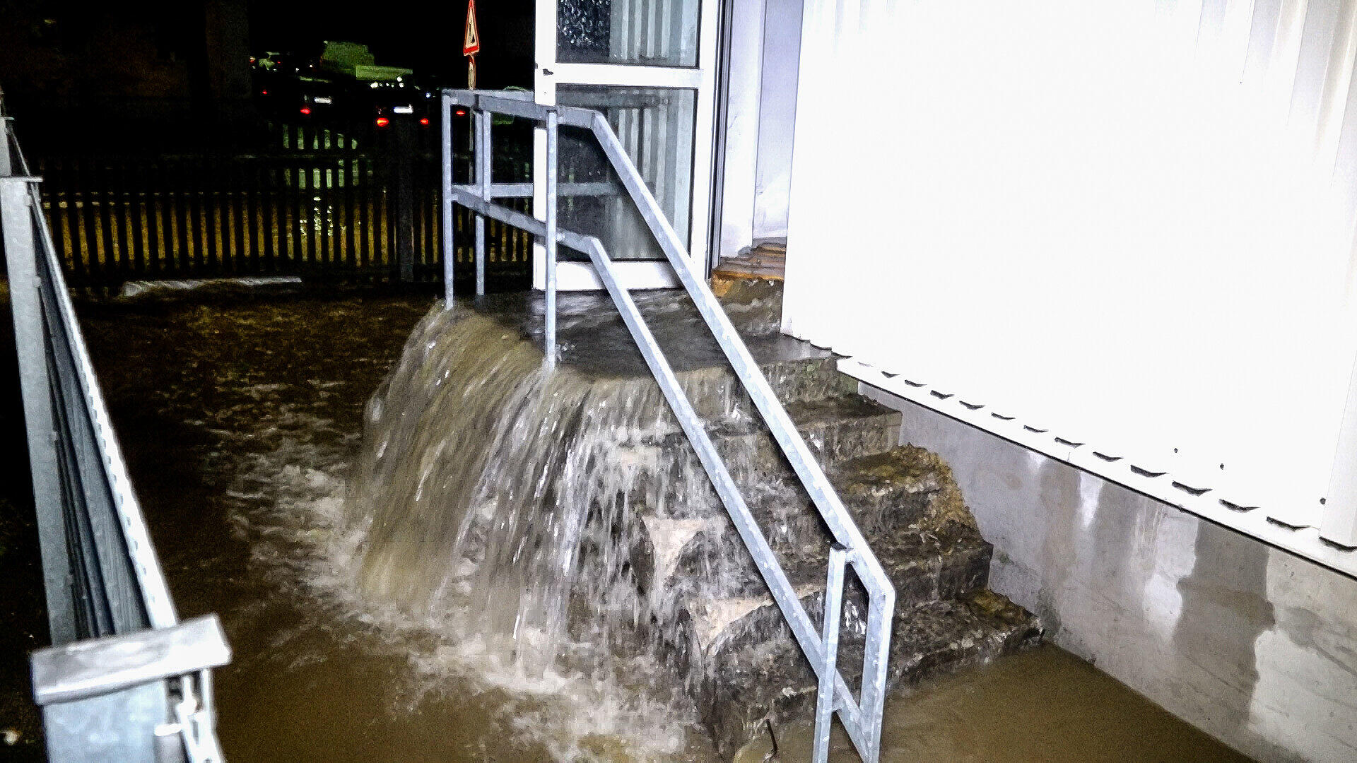 hof uberschwemmungs mull entsorgen schadensmeldung machen hof richtet hochwasser hotline ein