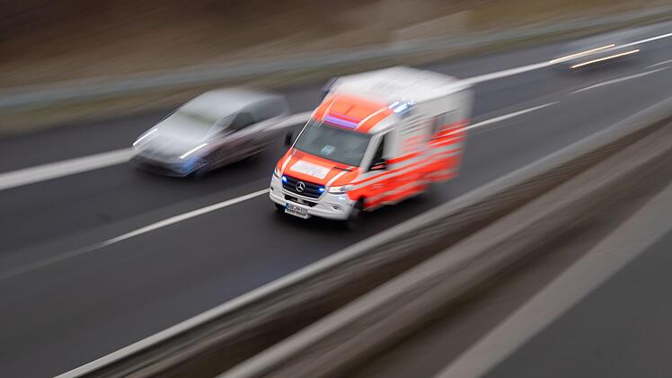 Streit auf A73 bei F&uuml;rth: Autofahrer pr&uuml;geln sich auf Standstreifen
