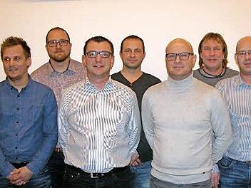 Der neue Vorstand der SpVgg Haard besteht aus (von links) Julian Erhard, Tino Nöth, Christian Beck, Futersky Macjek, Detlev Vormwald-Käppele, Jürgen Schönig, Oliver Metz. Foto: Ewald Kiesel
