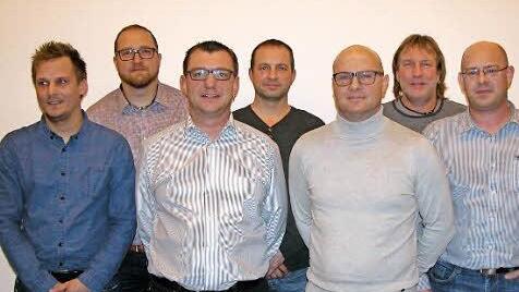 Der neue Vorstand der SpVgg Haard besteht aus (von links) Julian Erhard, Tino Nöth, Christian Beck, Futersky Macjek, Detlev Vormwald-Käppele, Jürgen Schönig, Oliver Metz. Foto: Ewald Kiesel