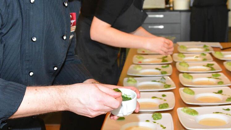 Küchenchef Alexander Lodner führte Regie im Praxisteil. Foto: Dagmar Besand