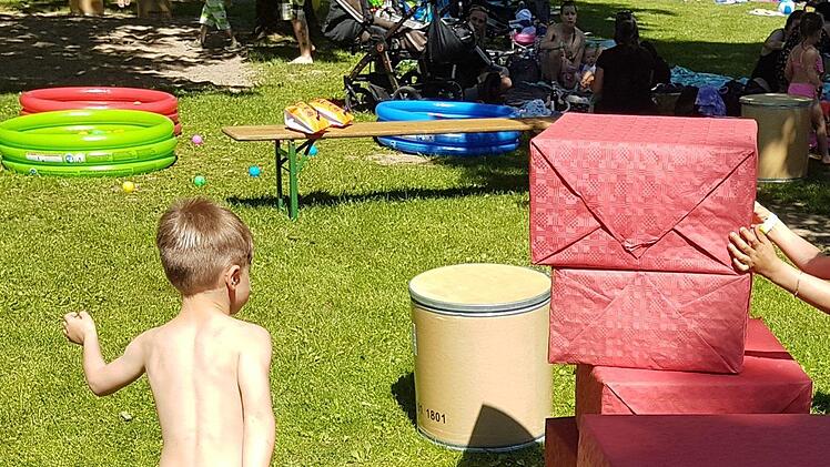 Kisten stapeln  ist eine echte Herausforderung ... J&uuml;rgen Schlee