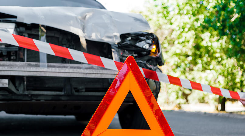 Unfall, Auto, Warndreieck,  Absperrung