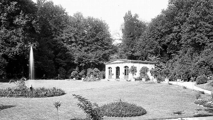 Teehaus mit Springbrunnen: Eine der alten Ansichten des Thurnauer Schlossparkes, die auch in der Ausstellung zu sehen sind.