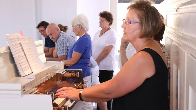 Barbara Krause spielte die restaurierte Orgel beim Festkonzert.  Foto: ks