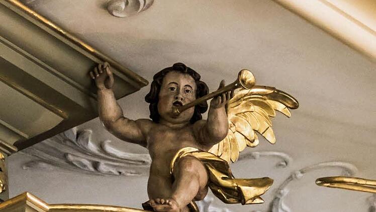 Blick auf den Prospekt der Schuke-Orgel von St. Moriz in Coburg: musizierender EngelFoto: Jochen Berger