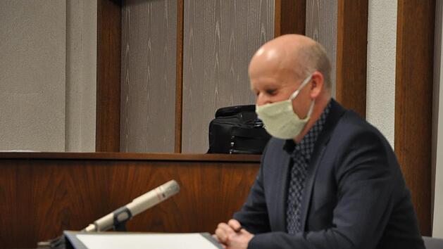 Auch B&uuml;rgermeister Stefan Paulus trug w&auml;hrend der Gemeinderatssitzung am Montagabend Maske. Martin Schweiger
