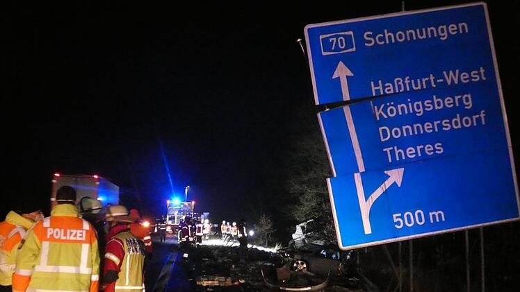 Ein Wegweiser wurde demoliert.