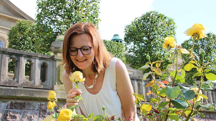 "Avec Amour" ist die Lieblingsrose von Kurdirektorin Sylvie Thormann. Foto: Ralf Ruppert