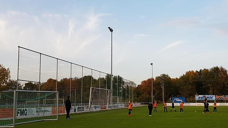 Der FC Sand erneuert seine beiden Flutlichtanlagen auf dem Kunstrasenplatz und dem Trainingsplatz. Hierzu bewilligte der Gemeinderat einen Zuschuss in Höhe von 15 Prozent der Gesamtkosten, die sich nach einer Schätzung auf 84 355 Euro belaufen.  Christian Licha