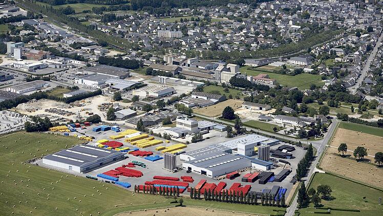 1982 weihte die Firma Hegler in Westfrankreich ihr Zweigwerk ein. Die Luftaufnahme zeigt die Anlage in derzeitiger Größe.  Fotos: PR