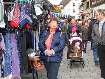 Beim zweiten verkaufsoffenen Sonntag in diesem Herbst herrschte gestern in der Bahnhofstraße zeitweise dichtes Gedränge.
