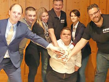 Das neue Weilersbacher Vorstandsteam mit dem CSU-Kreisvorsitzendem MdL Michael Hofmann (l.) und dem Vorsitzenden Marco Friepes  Foto: Heidi Amon