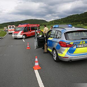 Tödlicher Unfall bei Marktrodach: Auto erfasst Radfahrer