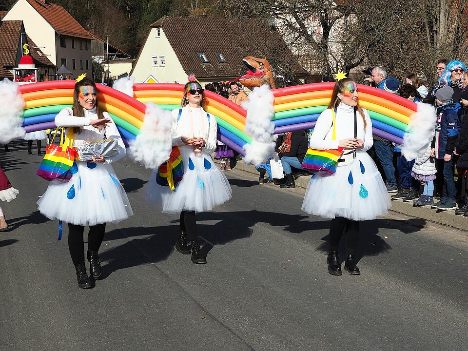 Buntes Faschingstreiben lockte tausende Besucher an.