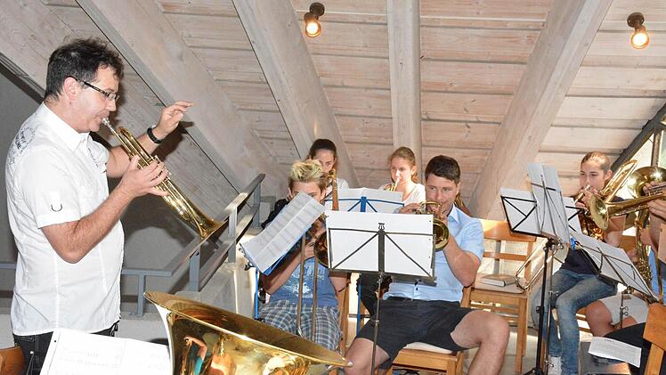 Der Posaunenchor Lendershausen gestaltete musikalisch den Festgottesdienst mit.