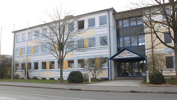 Seine Schulen sind dem Landkreis lieb und teuer. Die Physik- und Werkräume im  Osttrakt des Meranier-Gymnasiums in Lichtenfels (Bild) sollen in den kommenden Jahren umfassend saniert werden. Ramona Popp