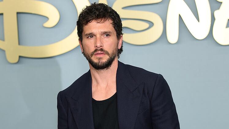 Kit Harington &uuml;bernimmt in der neuen "Harry Potter"-Serie die Rolle des Hogwarts-Professors Gilderoy Lockhart.