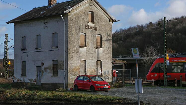 Der Ebinger Bahnhof wird wie der Bahnhof in Zapfendorf abgerissen. Foto: Matthias Hoch