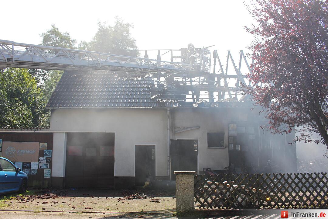 Garage in Burgthann brennt ab