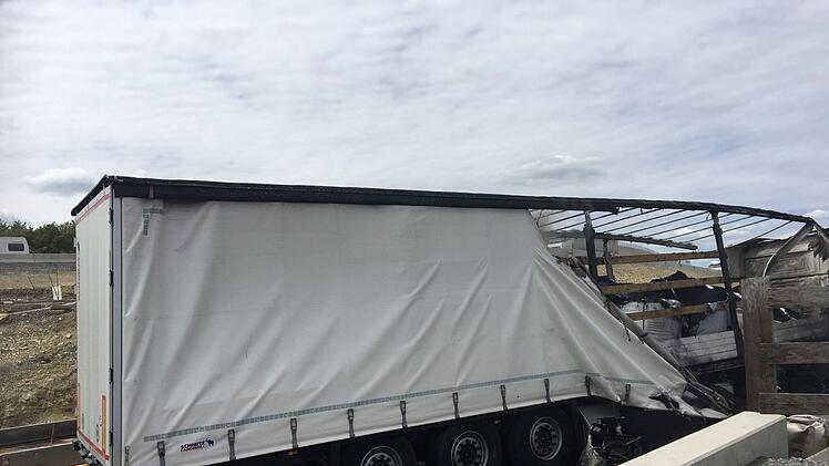 Auf der A3 brennt aktuell ein Sattelzug. Im Bereich Würzburg-Heidingsfeld muss mit Behinderungen gerechnet werden. Foto: Paso/News5