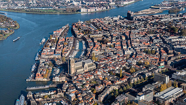Luchtfoto-Dordrecht-drierivierenpunt-Grote-Kerk.jpg