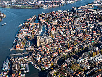 Luchtfoto-Dordrecht-drierivierenpunt-Grote-Kerk.jpg