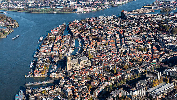 Luchtfoto-Dordrecht-drierivierenpunt-Grote-Kerk.jpg