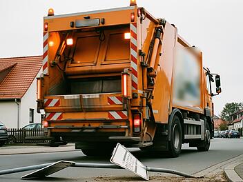 Zeuge beobachtet Müllwagen-Unfall im Kreis Bamberg