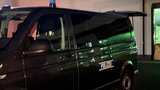 Gro&szlig;einsatz f&uuml;r die Polizei: Unbekannter schie&szlig;t offenbar mit scharfer Schusswaffe
