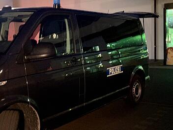 Gro&szlig;einsatz f&uuml;r die Polizei: Unbekannter schie&szlig;t offenbar mit scharfer Schusswaffe