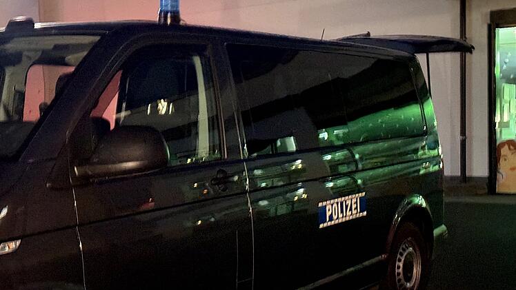 Gro&szlig;einsatz f&uuml;r die Polizei: Unbekannter schie&szlig;t offenbar mit scharfer Schusswaffe