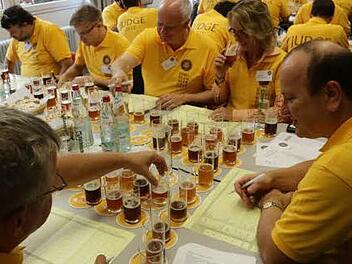 Die Experten des European Beer Star bei der Arbeit.  Fotos: PR