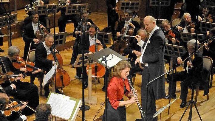 Alexandra Gruber war die Solistin beim 2. Klarinettenkonzert von Carl Maria von Weber. Foto: Thomas Ahnert