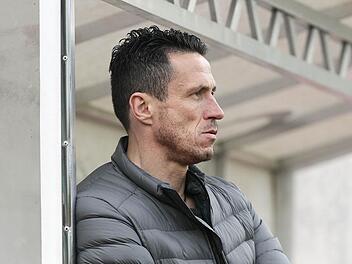 Konzentriert verfolgte Trainer Bernd Eigner die Aktionen seiner Sander Mannschaft beim 2:1-Erfolg zuletzt in Bamberg.