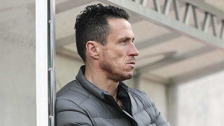 Konzentriert verfolgte Trainer Bernd Eigner die Aktionen seiner Sander Mannschaft beim 2:1-Erfolg zuletzt in Bamberg.