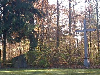 Der Waldfriedhof im unterfränkischen Ebenhausen gilt als eine vorbildliche Anlage. Auch in Kronach macht man sich über einen solches Friedhofskonzept Gedanken. Die Meinungen sind geteilt. Foto: Archiv/Stefan Geiger