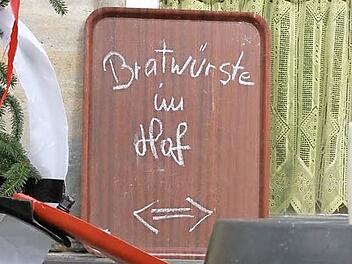 Egal ob links oder rechts - alle Wege führen zum Bratwurststand.  Foto: erl