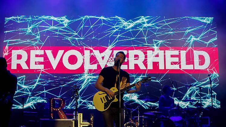 Johannes Strate beim Revolverheld-Konzert im August 2015 in CoburgMathias Hoch