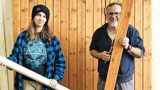 Das Bild zeigt Auszubildende Xenia Schneider und Anleiter Udo Prell bei der Arbeit. Foto: privat