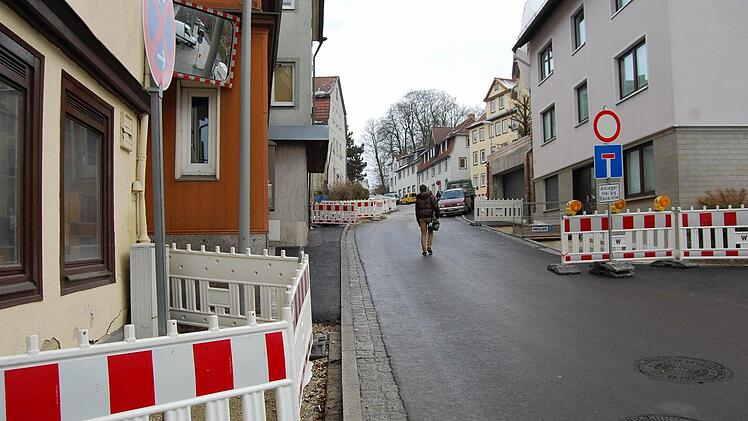 Doch am Abzweig zur Unteren Realschulstraße ist derzeit für Autofahrer Schluss.