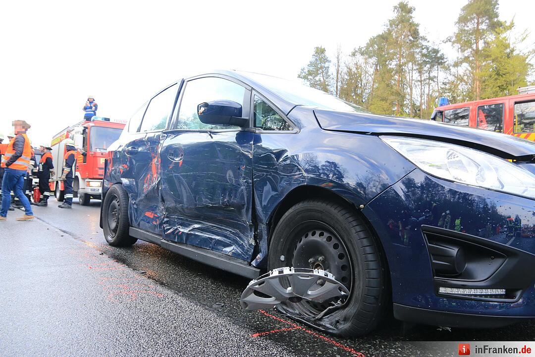 Schneeschauer löst schwere Massenkarambolage auf der A70 aus